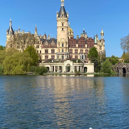 Stilvolle Ferienwohnung In Der Naehe Von Schwerin Dummer Luaran gambar